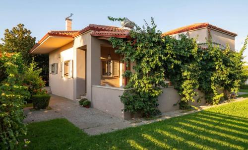 Κήπος έξω από το Villa Avithos bay