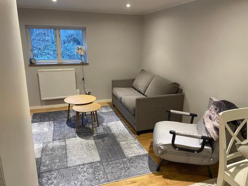 a living room with a couch and a table at Lilla Skogsnära in Kolmården