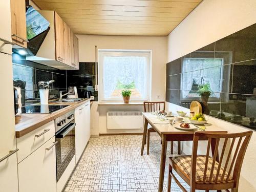 Dapur atau dapur kecil di Apartment Habsmoosbach by Interhome