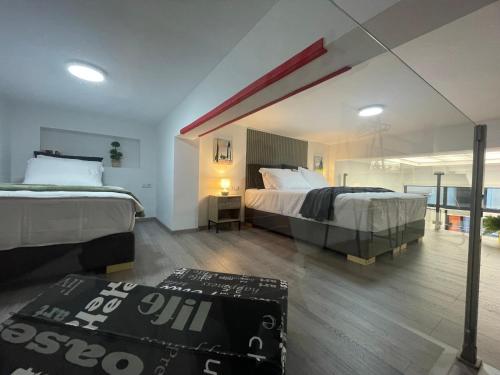 Ένα ή περισσότερα κρεβάτια σε δωμάτιο στο F48 Luxury Apartment