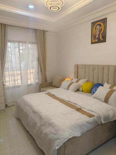 a bedroom with a large bed in a room at Studio apartment GRA IKeja in Ikeja