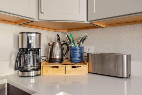 Kuchyň nebo kuchyňský kout v ubytování Kirkwood Studio Full Kitchen & Meadow Balcony