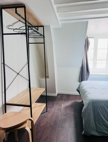 Cozy Studio by the Moulin Rouge