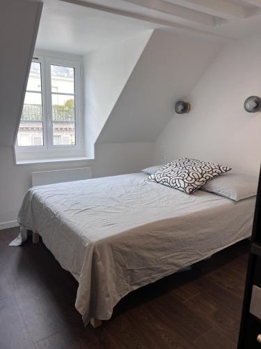 Cozy Studio by the Moulin Rouge