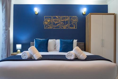 a bedroom with a large bed with towels on it at Pleasant Studio in St Albans in Saint Albans