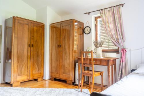 Ένα ή περισσότερα κρεβάτια σε δωμάτιο στο Rustic House in Vipava Valley