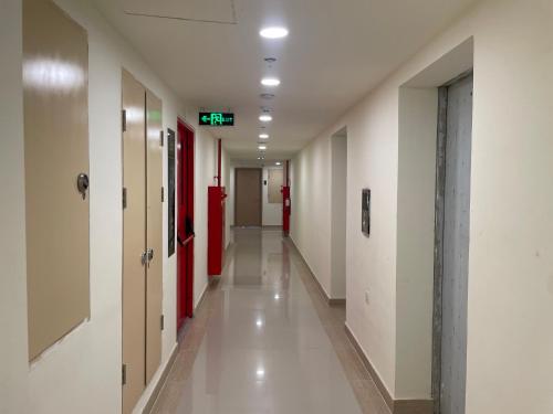 Φωτογραφία από το άλμπουμ του Apartemen Meikarta Cikarang by Cheapinn σε Leuweungmalang