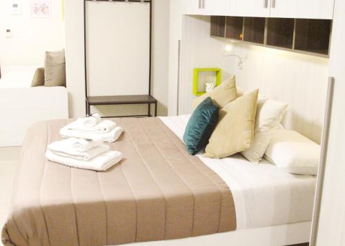 Ένα ή περισσότερα κρεβάτια σε δωμάτιο στο B&B Elles con parcheggio interno