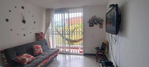 TV a/nebo společenská místnost v ubytování apartamento Guaduas Cundinamarca