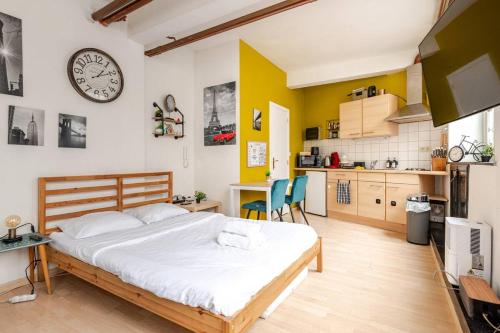 Una cocina o cocineta en Cosy studio in the heart of Brussels - Grand place