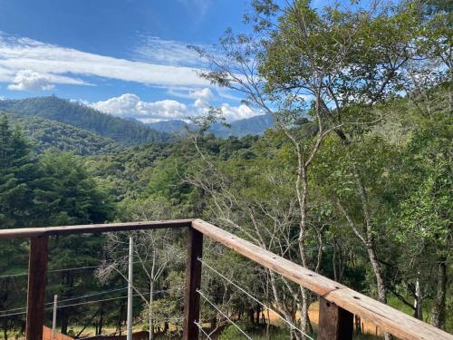 Photo de la galerie de l'établissement Chalé do Deck, à Santo Antônio do Pinhal