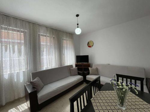 a living room with a couch and a tv at Ronaldo's Apartment in Pogradec