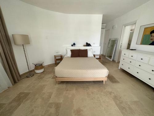 a bedroom with a bed and a dresser and a bed sidx sidx sidx sidx at Buona Onda Apartments in Siracusa