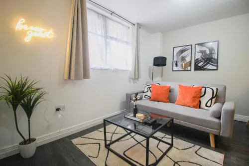 JQ Stylish Apartment - Next to City Centre - Perfect for Contractors, Tourist, Couples - 24-7 Secure Access & FAST WIFI photo 1