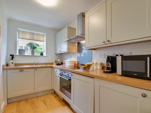 Dapur atau dapur kecil di 2 bed in Syderstone KT197