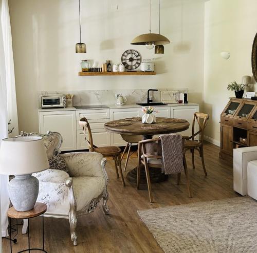 a kitchen with a table and chairs in a room at Monferrato Country House Basin dAmor Casa di campagna in Asti