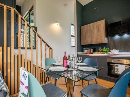 Η κουζίνα ή μικρή κουζίνα στο 2 Bed in Brecon 59734