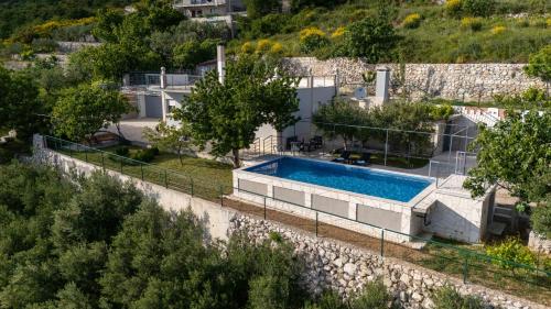 an aerial view of a house with a swimming pool at Beverly Klis House in Klis