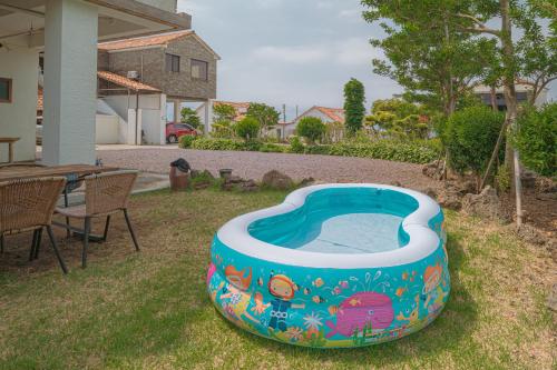 Swimmingpoolen hos eller tæt på Le Village Aewol B#2