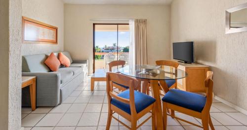TV a/nebo společenská místnost v ubytování Park Royal Homestay Los Cabos