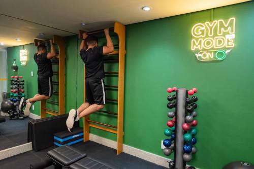 Ibis Styles Belém Hangarにあるフィットネスセンターまたはフィットネス設備