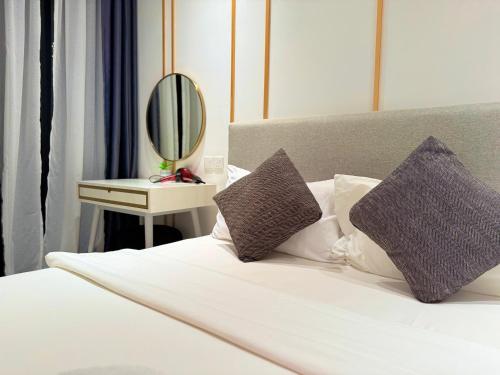 Ένα ή περισσότερα κρεβάτια σε δωμάτιο στο Axon Residence Bukit Bintang by TaheeenS
