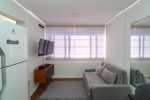 Televisyen dan/atau pusat hiburan di Apartamento com 1 quarto próximo Estádio Couto Pereira