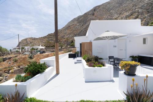 a white house with a mountain in the background at Kamara Sea View Studio in Kamari