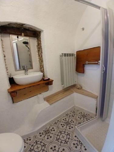a bathroom with a sink and a mirror at B&B 8A CASTELBIANCO in Castelbianco
