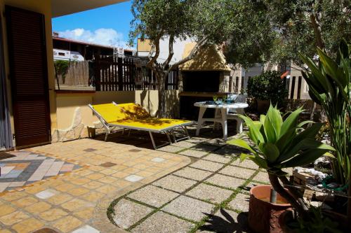 Patio nebo venkovní prostory v ubytování Villetta Simiri caposchiera con cortile e BBQ