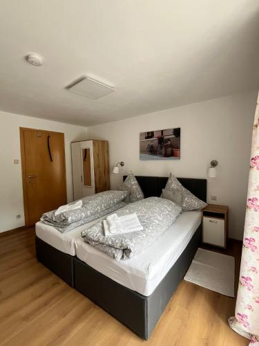 a bedroom with a bed in a room at Gasthof Barlida in Lainach