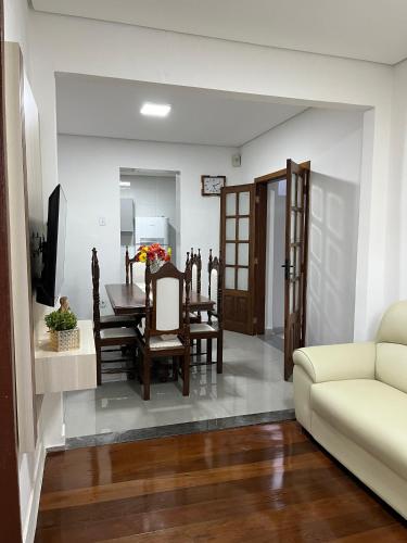 a living room with a table and a couch at Casa Zara in Diamantina