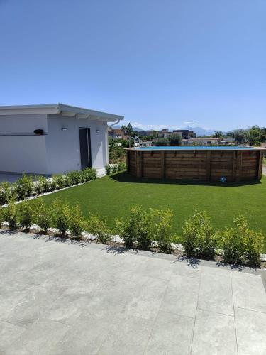 a backyard with a lawn and a house at Villa Cola - Vesuvio Garden & Relax in Boscotrecase