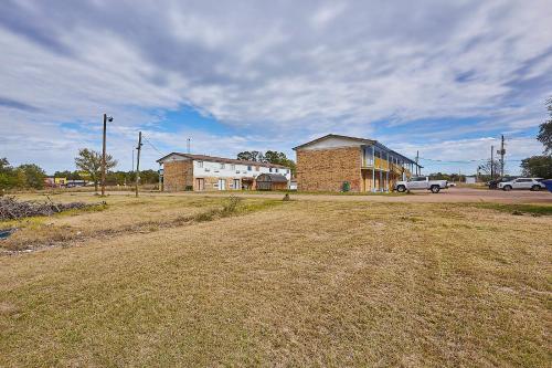 an empty field in front of a brick building at Lake Country Inn in Riverside