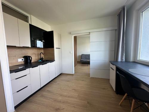 Η κουζίνα ή μικρή κουζίνα στο Apartmán BB-Centrum4