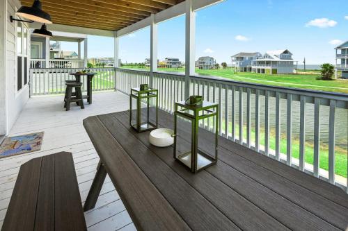 Balkón nebo terasa v ubytování Welcome to Sunny Side Up Gorgeous Beach Home Located in Popular Pointe West