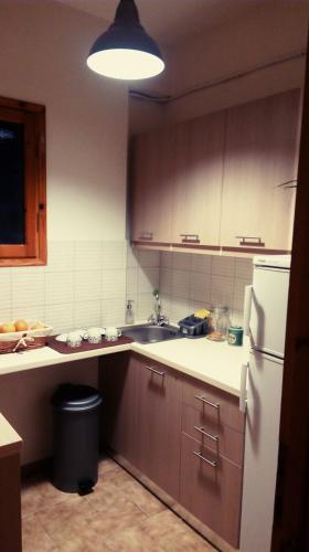 Dapur atau dapur kecil di Anesi Rooms To Rent