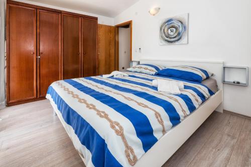 Split Private House - Terrace, Free Parking & Comfort