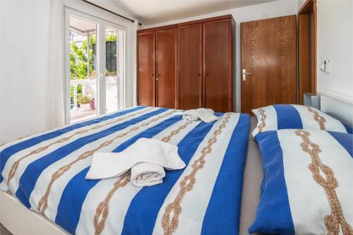 Split Private House - Terrace, Free Parking & Comfort