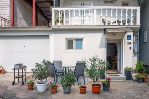 Split Private House - Terrace, Free Parking & Comfort