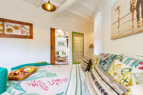 a bedroom with a bed in a room at Casita Tres Trapi in Noord