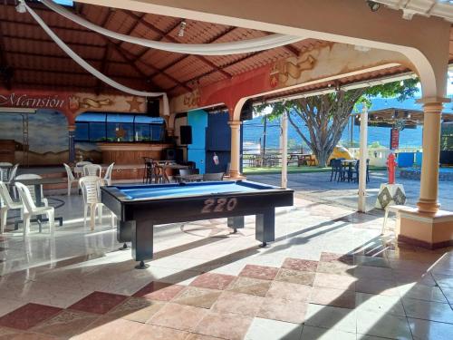 a pool table in the middle of a patio at Departamento en la mansión in Loja