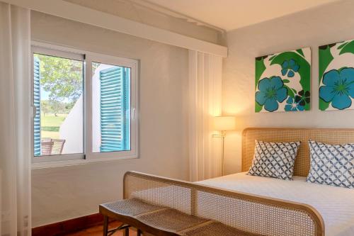 a bedroom with a bed and a window at Prainha Residences-A17 -Portimão in Alvor