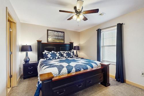 Ένα ή περισσότερα κρεβάτια σε δωμάτιο στο Mountain View Condo 5502