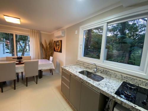 Η κουζίνα ή μικρή κουζίνα στο Casa das Araucárias