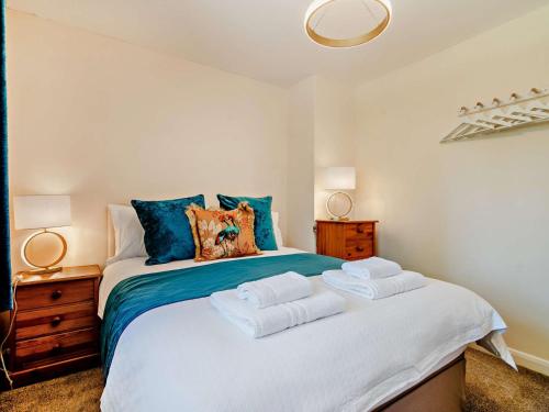 Ένα ή περισσότερα κρεβάτια σε δωμάτιο στο 3 Bed in Abbotsbury 92414