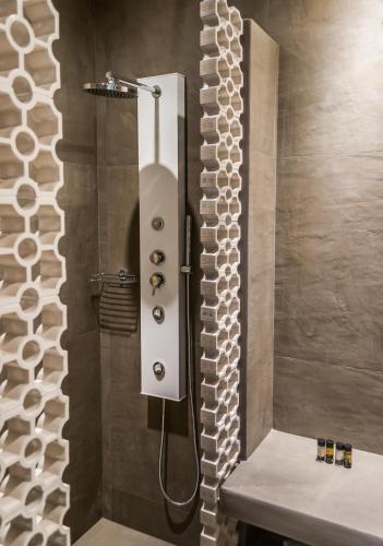 Koupelna v ubytování Vilos Suites