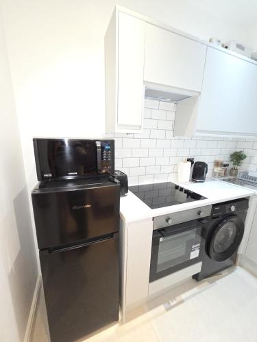 Chic Apartment E10 photo 41