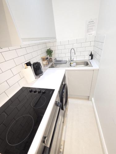 Chic Apartment E10 photo 9