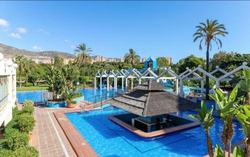 Benalbeach Beauty- Sunny studio with ocean views, balcony, and windows in every room